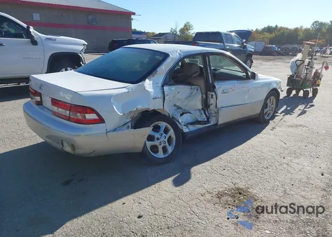 2001 Lexus Es 300 z USA, uszkodzony, nr VIN JT8BF28G310340747